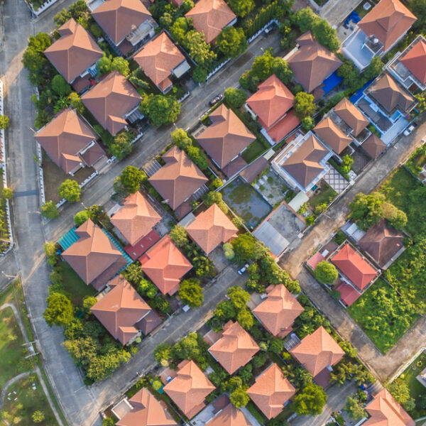 Can a builder make changes to a domestic building contract?